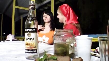 Бухаем то, что горит, трахаем все, что шевелится