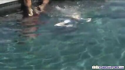 Подружка сестры горячая анальная штучка