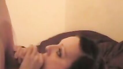 Минет в исполнении профессиональной брюнетки