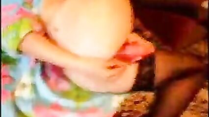 Дрочка в две дырки на дому