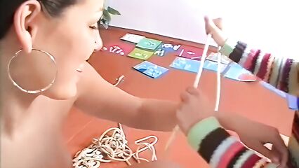 Рита попросила Алину помочь ей избавиться от целки