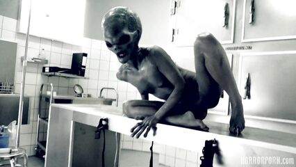 Секс с инопланетянином из разбившегося Розуэлльского НЛО