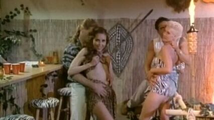 Девушка с татуировкой в ​​форме сердца — порно фильмы