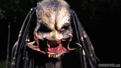 Порно фильм 14: Хищник-охотник за членами (2021)