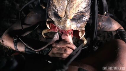 Порно фильм 14: Хищник-охотник за членами (2021)