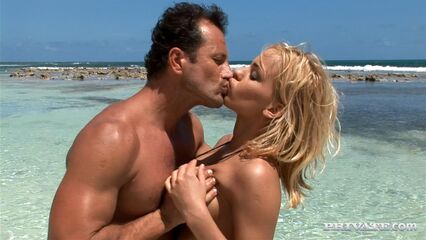 Британские девственные задницы — с русским переводом